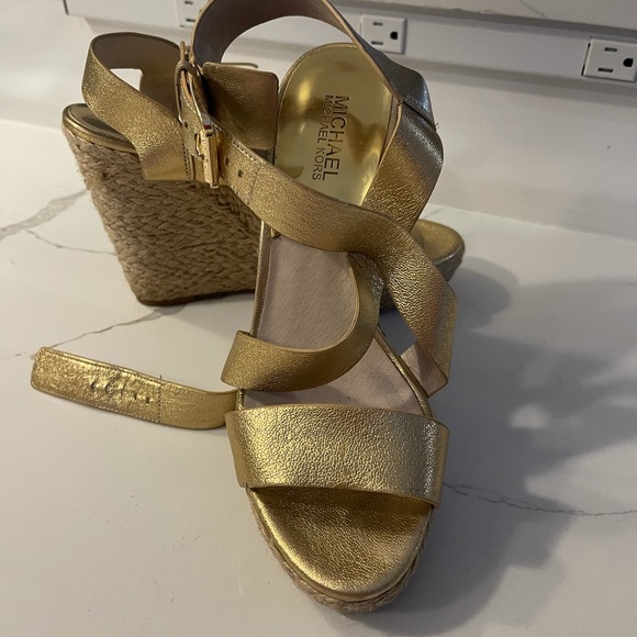 super comfortable golden platform shoes - Picture 4 of 4